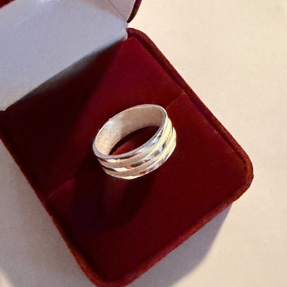 NEW - 925 Sterling Silver Ring - Picture 3 of 5